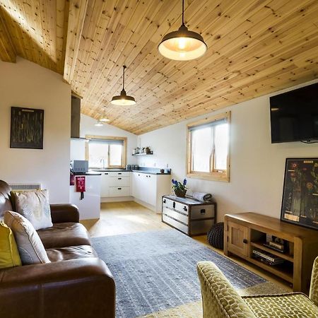 Laurel Lodge - 2 Bedroom Log Cabin - St Florence Saint Florence 外观 照片
