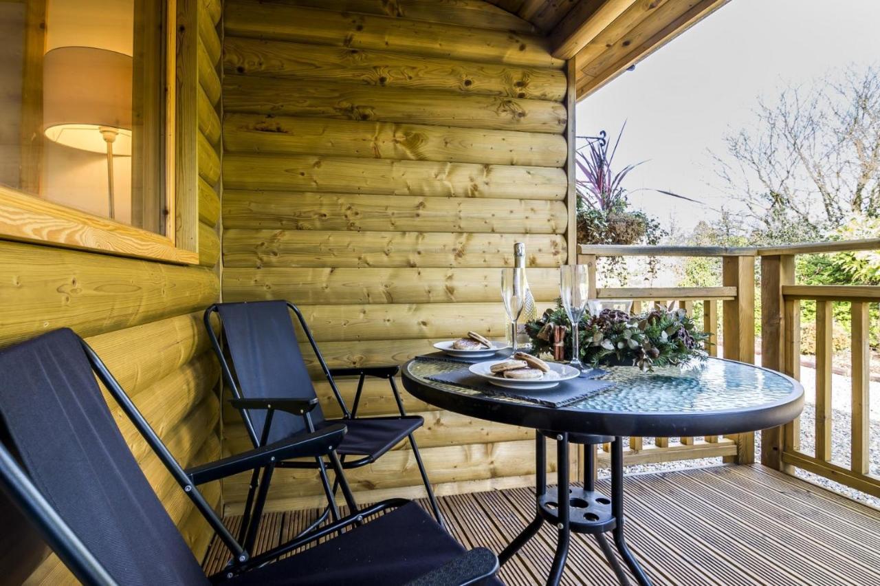Laurel Lodge - 2 Bedroom Log Cabin - St Florence Saint Florence 外观 照片