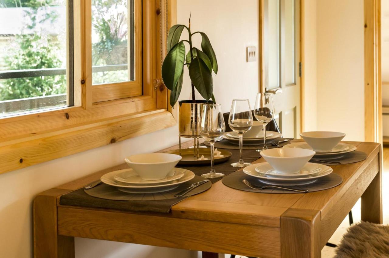 Laurel Lodge - 2 Bedroom Log Cabin - St Florence Saint Florence 外观 照片